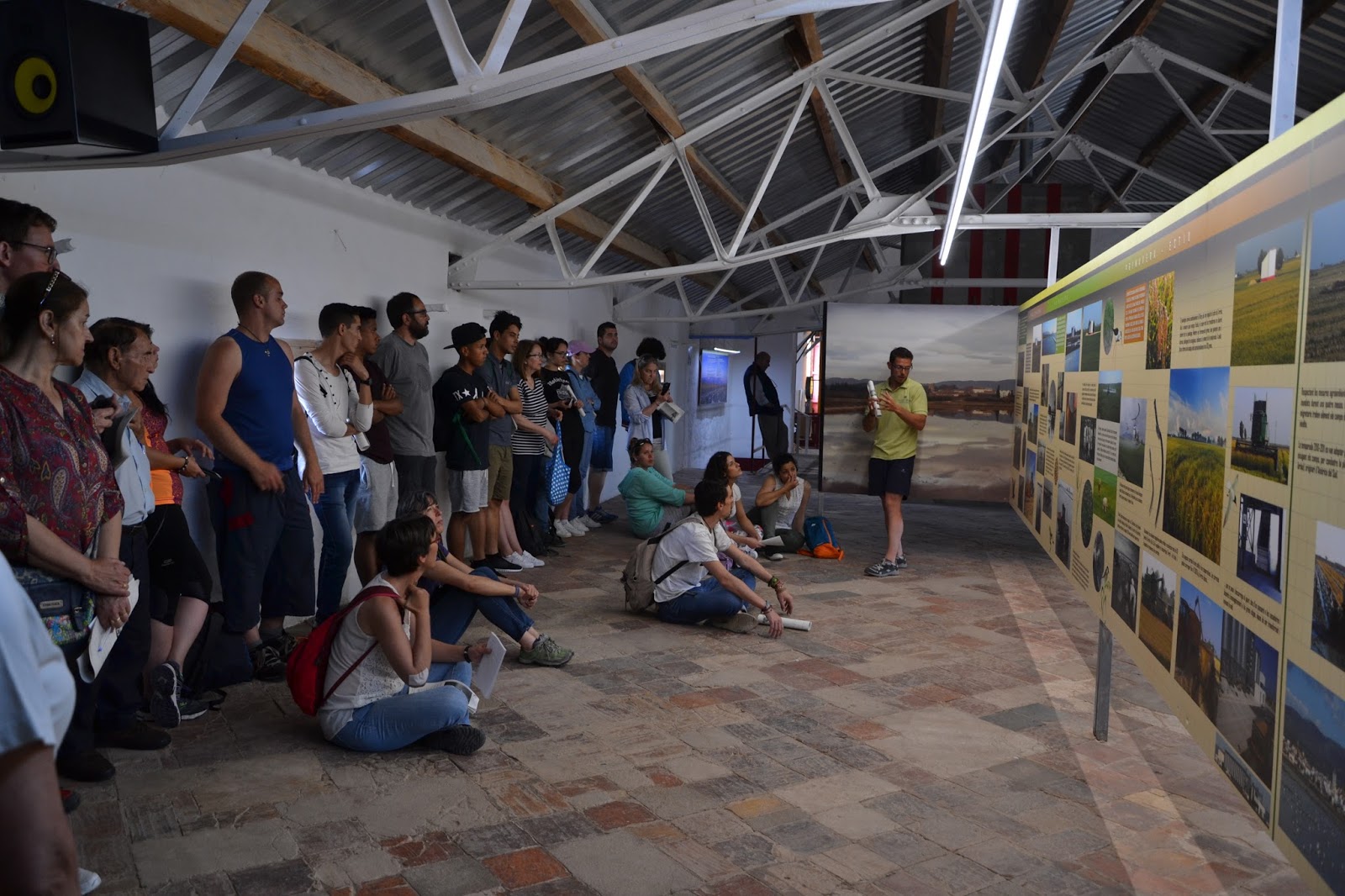 10:00h Encuentro con el guía y visita guiada al Centro de Interpretación del Arroz en el Delta (Camarles).