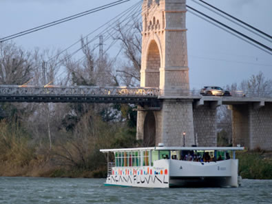 12:00h Viaje guiado en barco eléctrico por el Ebro.